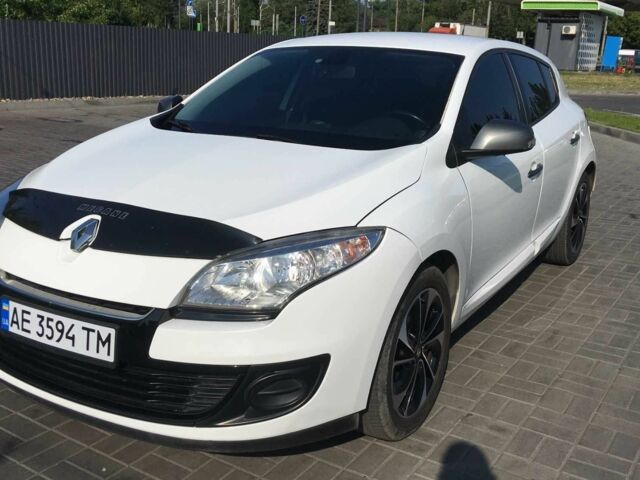 Рено Меган 2012 в Днепре (Днепропетровске) на Automoto.ua Белый Рено Меган, объемом двигателя 1.5 л и пробегом 215 тыс. км за 7650 $, фото 1 на Automoto.ua