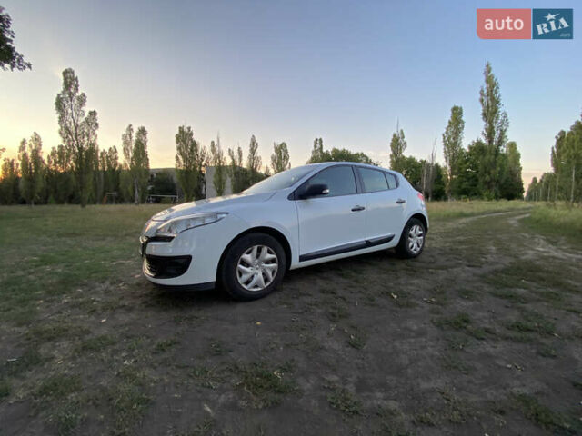 Білий Рено Меган, об'ємом двигуна 1.46 л та пробігом 223 тис. км за 6000 $, фото 2 на Automoto.ua