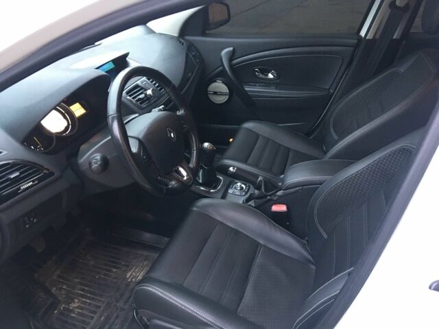 Рено Меган 2012 в Днепре (Днепропетровске) на Automoto.ua Белый Рено Меган, объемом двигателя 1.5 л и пробегом 215 тыс. км за 7650 $, фото 8 на Automoto.ua