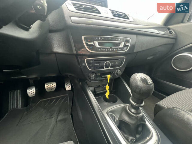 Белый Рено Меган, объемом двигателя 1.5 л и пробегом 231 тыс. км за 6999 $, фото 19 на Automoto.ua