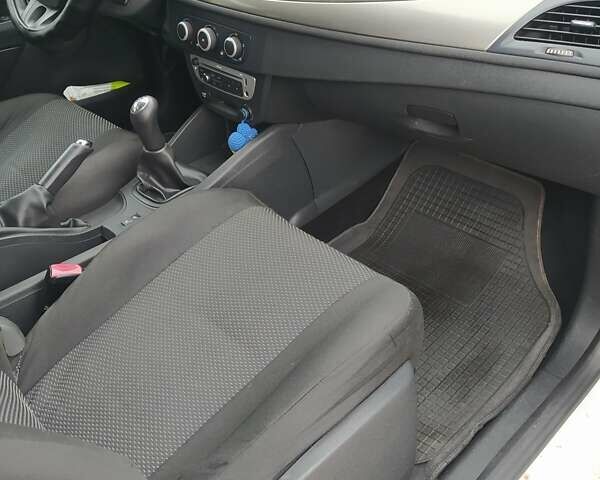 Білий Рено Меган, об'ємом двигуна 1.46 л та пробігом 247 тис. км за 6700 $, фото 11 на Automoto.ua