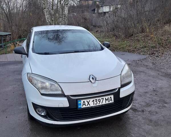 Белый Рено Меган, объемом двигателя 1.6 л и пробегом 207 тыс. км за 6400 $, фото 5 на Automoto.ua