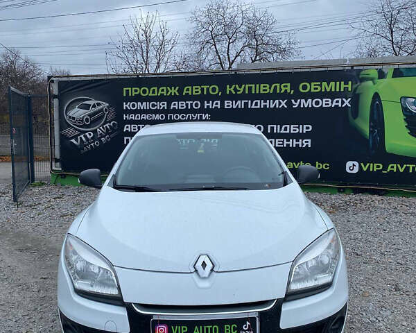 Белый Рено Меган, объемом двигателя 1.46 л и пробегом 230 тыс. км за 7400 $, фото 1 на Automoto.ua