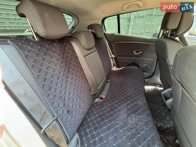 Білий Рено Меган, об'ємом двигуна 1.46 л та пробігом 286 тис. км за 5499 $, фото 5 на Automoto.ua