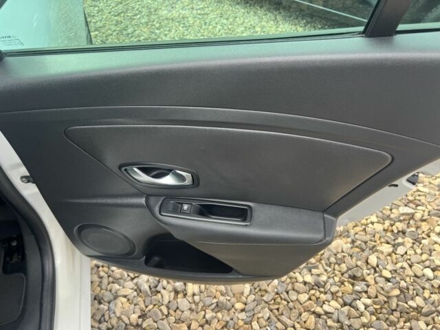 Білий Рено Меган, об'ємом двигуна 1.5 л та пробігом 231 тис. км за 7499 $, фото 18 на Automoto.ua