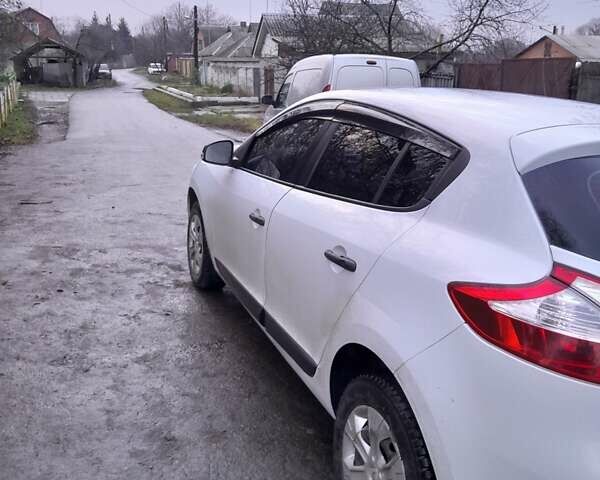 Белый Рено Меган, объемом двигателя 1.6 л и пробегом 207 тыс. км за 6400 $, фото 2 на Automoto.ua