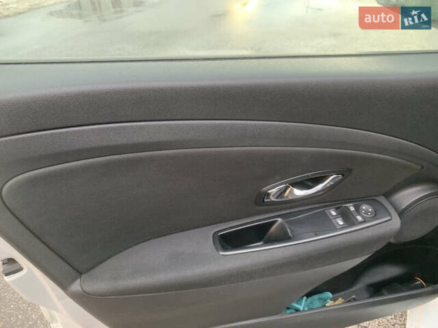 Белый Рено Меган, объемом двигателя 1.46 л и пробегом 290 тыс. км за 6500 $, фото 9 на Automoto.ua