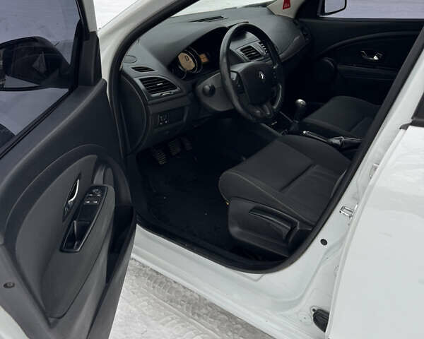 Білий Рено Меган, об'ємом двигуна 1.46 л та пробігом 250 тис. км за 5350 $, фото 16 на Automoto.ua