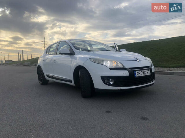 Белый Рено Меган, объемом двигателя 1.5 л и пробегом 309 тыс. км за 7990 $, фото 6 на Automoto.ua