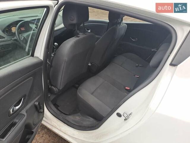 Белый Рено Меган, объемом двигателя 1.46 л и пробегом 349 тыс. км за 6300 $, фото 6 на Automoto.ua