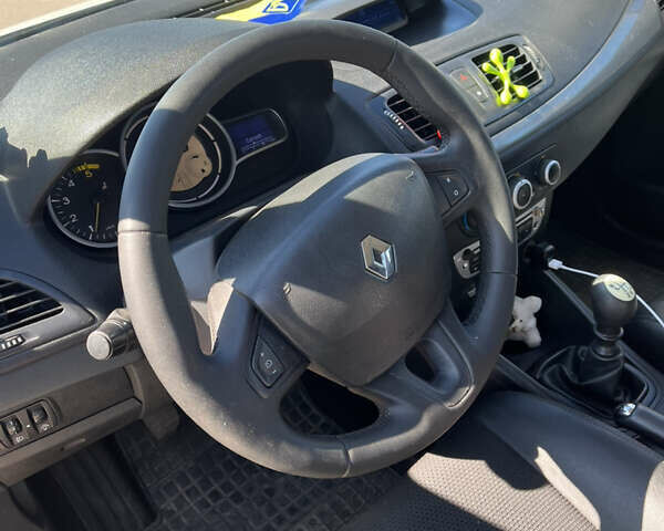 Белый Рено Меган, объемом двигателя 1.5 л и пробегом 280 тыс. км за 4900 $, фото 6 на Automoto.ua