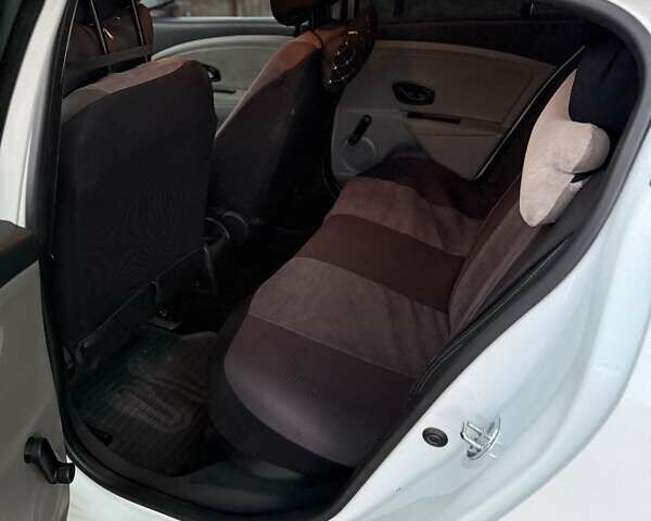 Білий Рено Меган, об'ємом двигуна 1.46 л та пробігом 241 тис. км за 7800 $, фото 11 на Automoto.ua