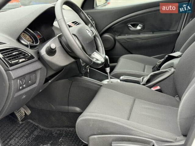 Білий Рено Меган, об'ємом двигуна 1.5 л та пробігом 230 тис. км за 6750 $, фото 15 на Automoto.ua