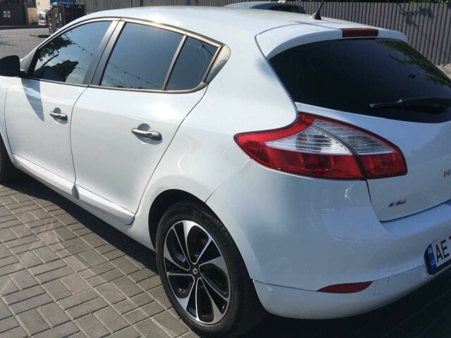 Рено Меган 2012 в Днепре (Днепропетровске) на Automoto.ua Белый Рено Меган, объемом двигателя 1.5 л и пробегом 215 тыс. км за 7650 $, фото 2 на Automoto.ua