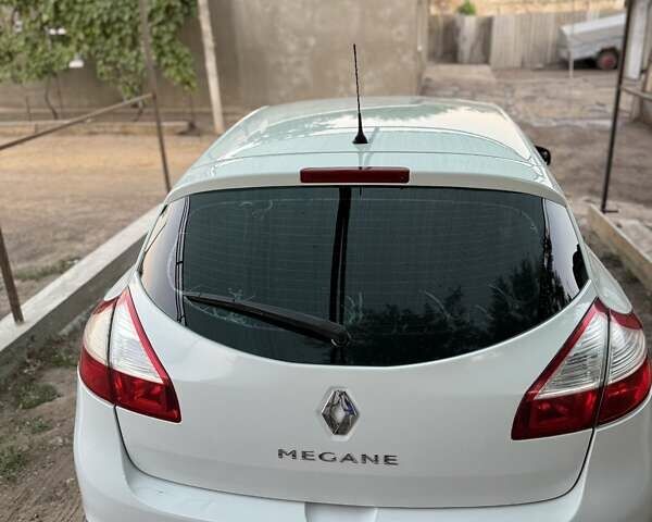 Білий Рено Меган, об'ємом двигуна 1.46 л та пробігом 241 тис. км за 7800 $, фото 6 на Automoto.ua