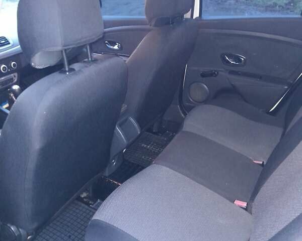 Белый Рено Меган, объемом двигателя 1.6 л и пробегом 207 тыс. км за 6400 $, фото 3 на Automoto.ua