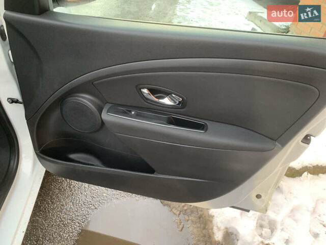 Белый Рено Меган, объемом двигателя 1.46 л и пробегом 290 тыс. км за 6500 $, фото 12 на Automoto.ua