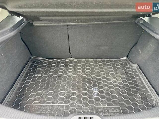 Белый Рено Меган, объемом двигателя 1.5 л и пробегом 290 тыс. км за 7100 $, фото 10 на Automoto.ua