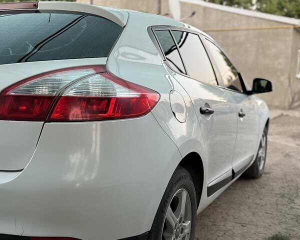 Білий Рено Меган, об'ємом двигуна 1.46 л та пробігом 241 тис. км за 7800 $, фото 3 на Automoto.ua