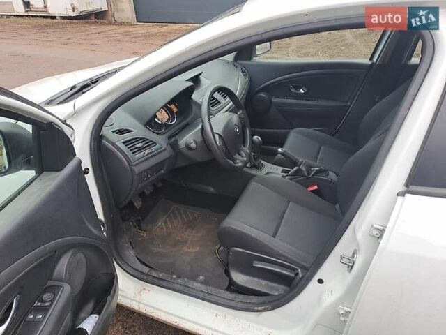 Белый Рено Меган, объемом двигателя 1.46 л и пробегом 349 тыс. км за 6300 $, фото 5 на Automoto.ua