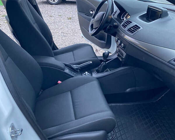 Белый Рено Меган, объемом двигателя 1.46 л и пробегом 230 тыс. км за 7400 $, фото 15 на Automoto.ua