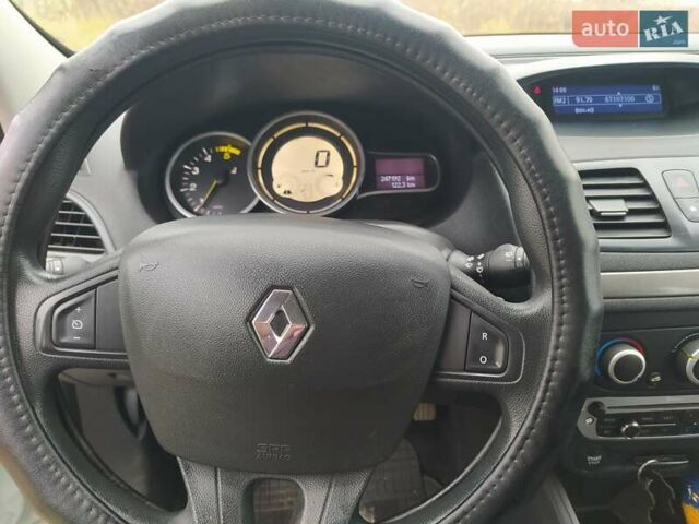 Білий Рено Меган, об'ємом двигуна 1.46 л та пробігом 247 тис. км за 6700 $, фото 8 на Automoto.ua