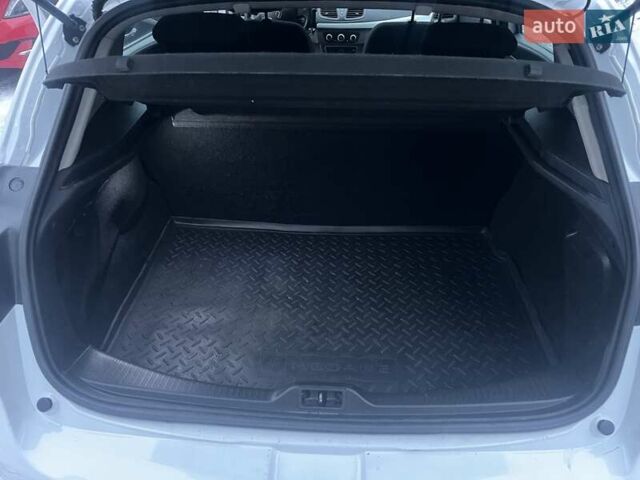 Білий Рено Меган, об'ємом двигуна 1.6 л та пробігом 205 тис. км за 6300 $, фото 16 на Automoto.ua