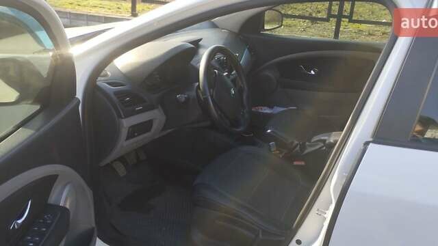 Белый Рено Меган, объемом двигателя 1.6 л и пробегом 183 тыс. км за 6450 $, фото 5 на Automoto.ua