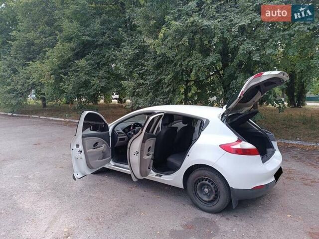 Білий Рено Меган, об'ємом двигуна 1.46 л та пробігом 225 тис. км за 6000 $, фото 10 на Automoto.ua