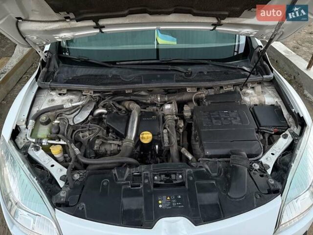 Білий Рено Меган, об'ємом двигуна 1.46 л та пробігом 241 тис. км за 7800 $, фото 13 на Automoto.ua