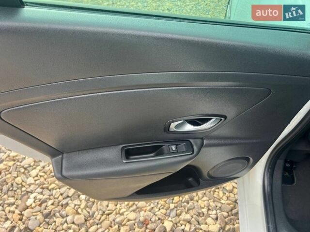 Білий Рено Меган, об'ємом двигуна 1.5 л та пробігом 26 тис. км за 6999 $, фото 16 на Automoto.ua