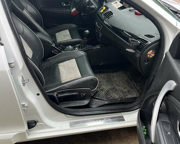 Белый Рено Меган, объемом двигателя 1.46 л и пробегом 412 тыс. км за 6000 $, фото 9 на Automoto.ua