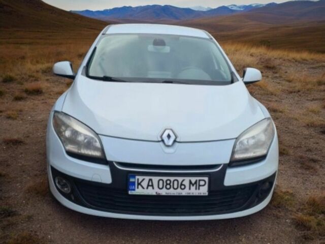 Белый Рено Меган, объемом двигателя 1.5 л и пробегом 185 тыс. км за 5300 $, фото 2 на Automoto.ua