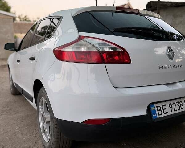Білий Рено Меган, об'ємом двигуна 1.46 л та пробігом 241 тис. км за 7800 $, фото 4 на Automoto.ua