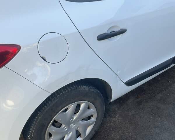 Білий Рено Меган, об'ємом двигуна 1.46 л та пробігом 145 тис. км за 7000 $, фото 3 на Automoto.ua