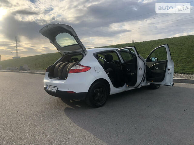 Белый Рено Меган, объемом двигателя 1.5 л и пробегом 309 тыс. км за 7990 $, фото 21 на Automoto.ua