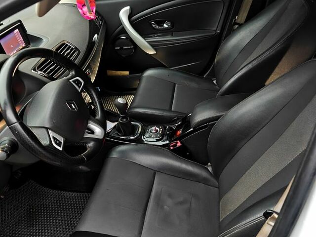 Білий Рено Меган, об'ємом двигуна 1.5 л та пробігом 245 тис. км за 7650 $, фото 4 на Automoto.ua