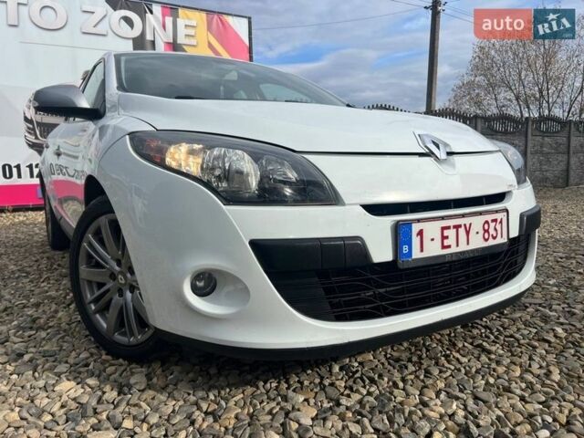 Білий Рено Меган, об'ємом двигуна 1.5 л та пробігом 26 тис. км за 6999 $, фото 2 на Automoto.ua