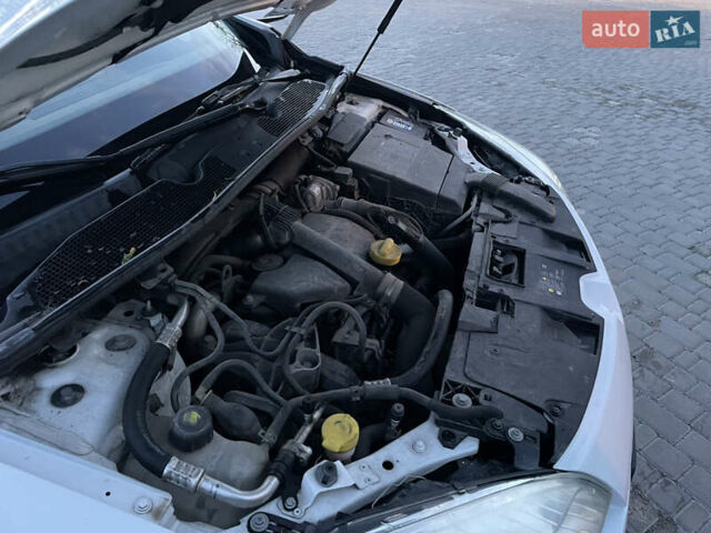 Белый Рено Меган, объемом двигателя 1.46 л и пробегом 296 тыс. км за 7300 $, фото 10 на Automoto.ua