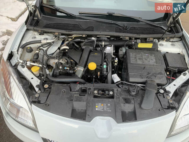 Белый Рено Меган, объемом двигателя 1.46 л и пробегом 290 тыс. км за 6500 $, фото 10 на Automoto.ua