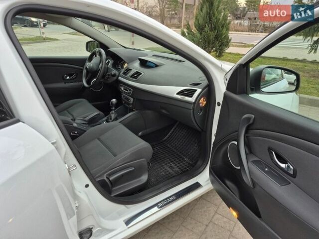 Білий Рено Меган, об'ємом двигуна 1.6 л та пробігом 245 тис. км за 7700 $, фото 15 на Automoto.ua