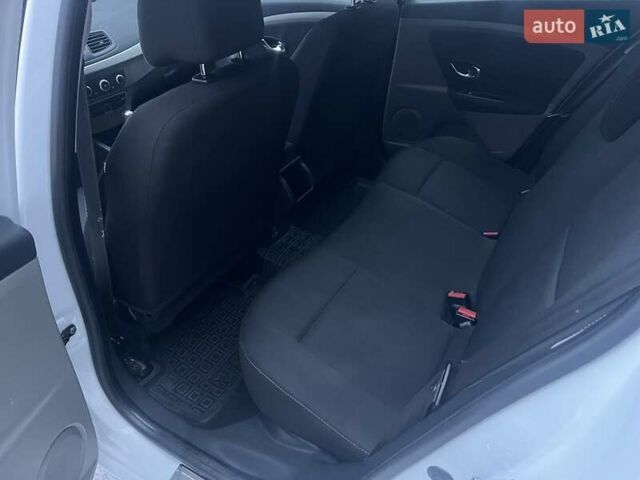 Білий Рено Меган, об'ємом двигуна 1.6 л та пробігом 205 тис. км за 6300 $, фото 13 на Automoto.ua