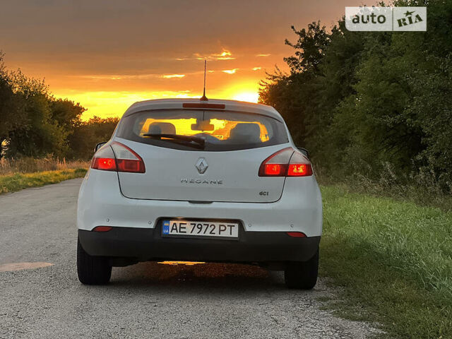 Белый Рено Меган, объемом двигателя 1.5 л и пробегом 312 тыс. км за 7572 $, фото 12 на Automoto.ua