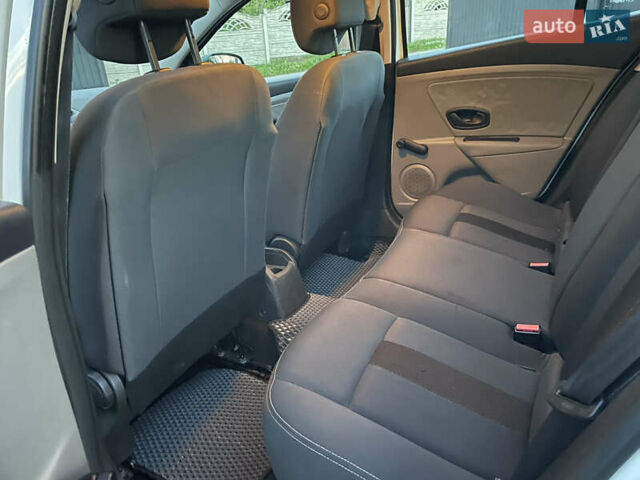 Белый Рено Меган, объемом двигателя 1.46 л и пробегом 296 тыс. км за 7300 $, фото 5 на Automoto.ua