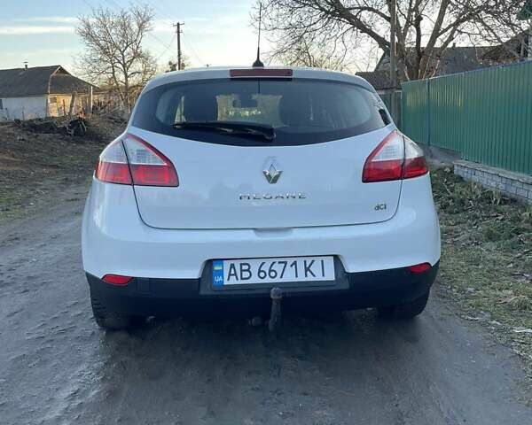 Белый Рено Меган, объемом двигателя 1.46 л и пробегом 198 тыс. км за 6800 $, фото 24 на Automoto.ua