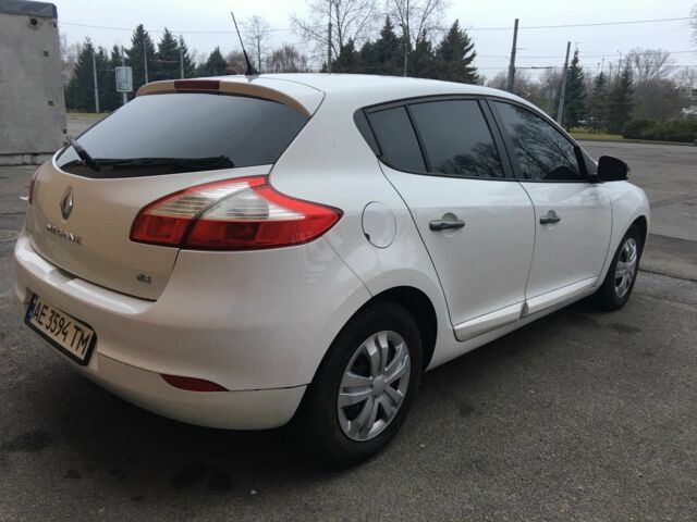 Рено Меган 2012 в Днепре (Днепропетровске) на Automoto.ua Белый Рено Меган, объемом двигателя 1.5 л и пробегом 215 тыс. км за 7650 $, фото 12 на Automoto.ua