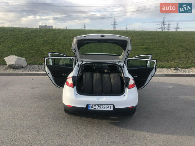 Білий Рено Меган, об'ємом двигуна 1.5 л та пробігом 312 тис. км за 7572 $, фото 4 на Automoto.ua