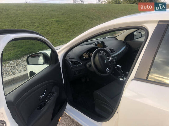 Белый Рено Меган, объемом двигателя 1.5 л и пробегом 309 тыс. км за 7800 $, фото 2 на Automoto.ua