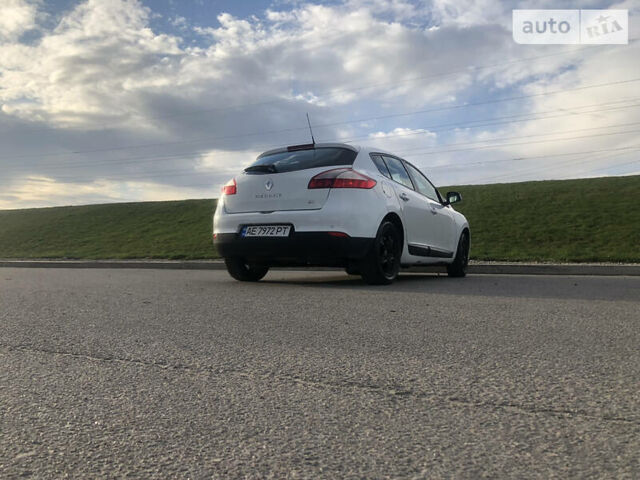 Белый Рено Меган, объемом двигателя 1.5 л и пробегом 309 тыс. км за 7800 $, фото 15 на Automoto.ua