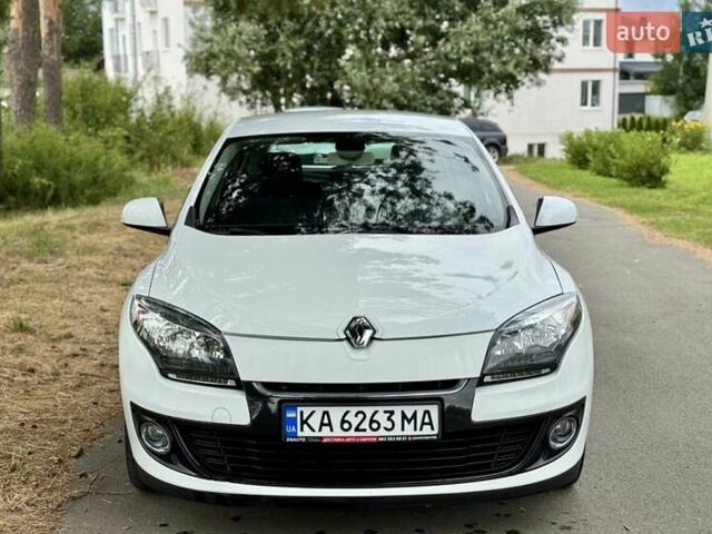 Белый Рено Меган, объемом двигателя 1.5 л и пробегом 290 тыс. км за 7100 $, фото 1 на Automoto.ua
